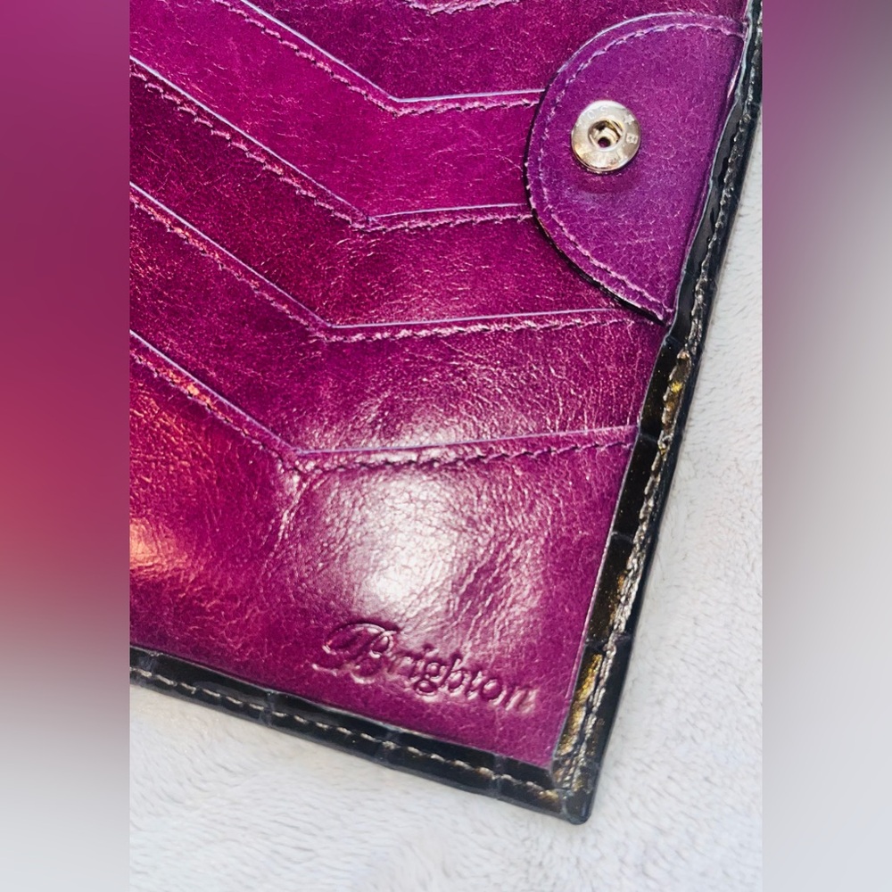 Brighton Jetson Folio Green Croc Embossed Wallet - Picture 5 of 9
